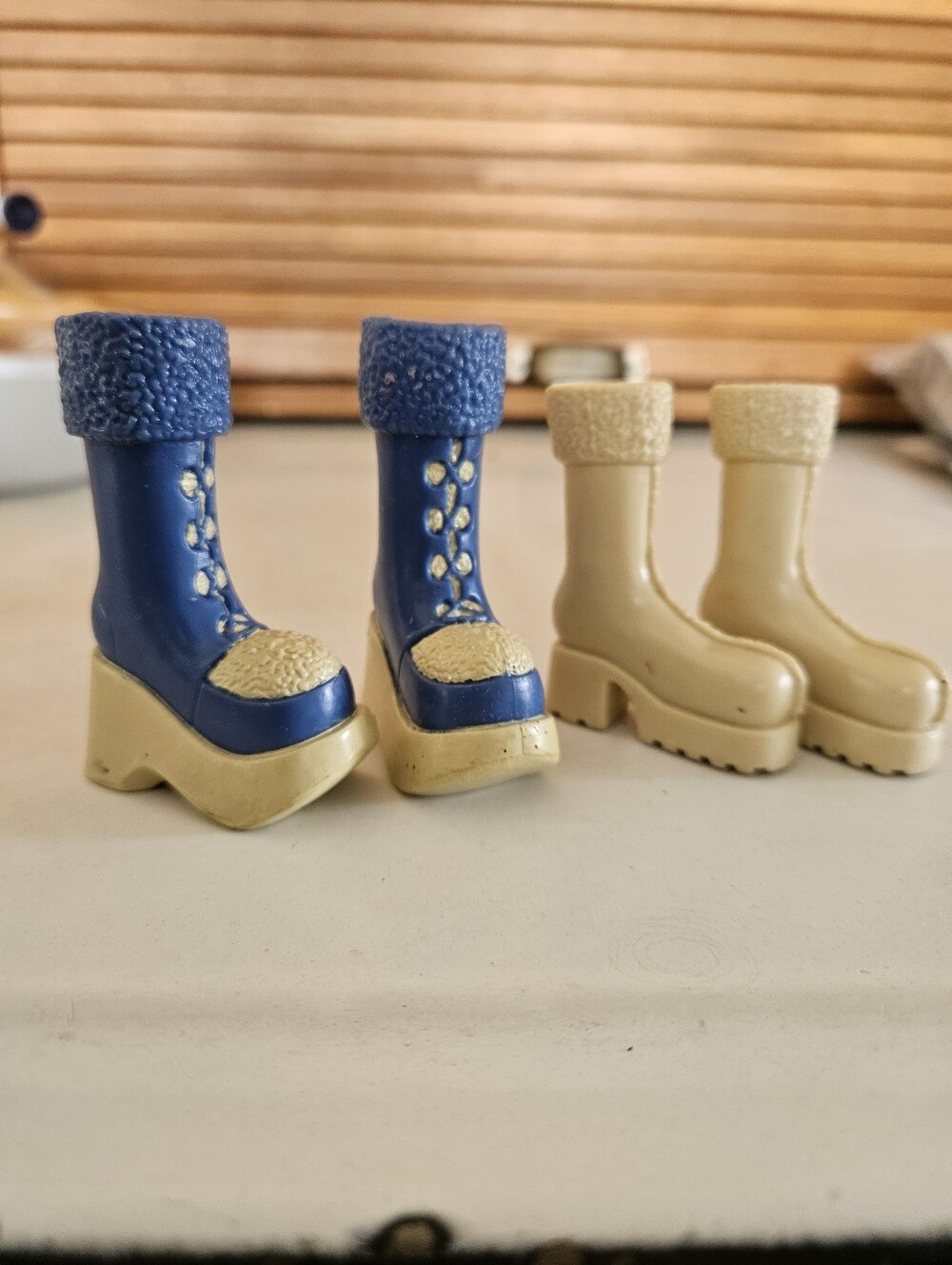 Bratz Doll Winter Style Boots - Picture 2 of 2